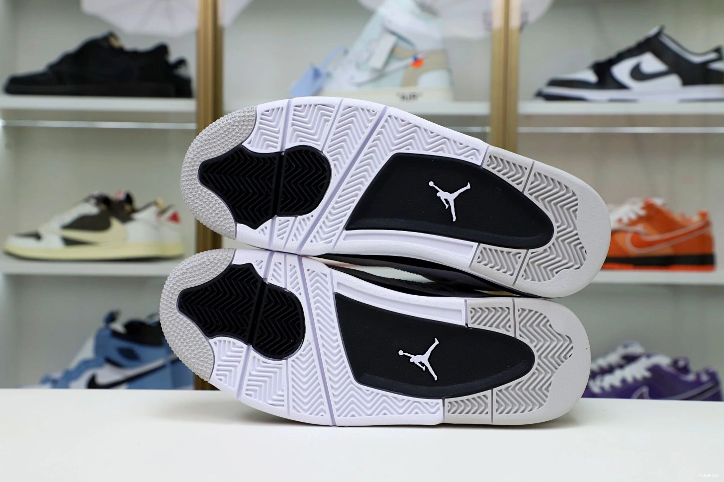 4 AIR MILITARY BLACK JORDAN 0716